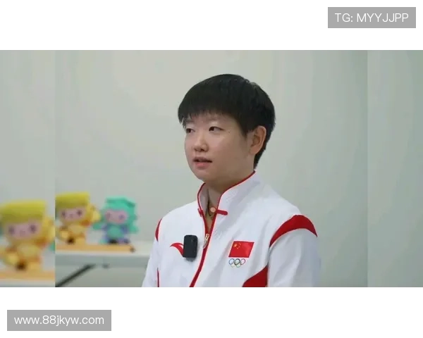 22岁国脚回应被薅头发事件 称英语不流利 22岁国脚回应被薅头发事件 称英语不流利